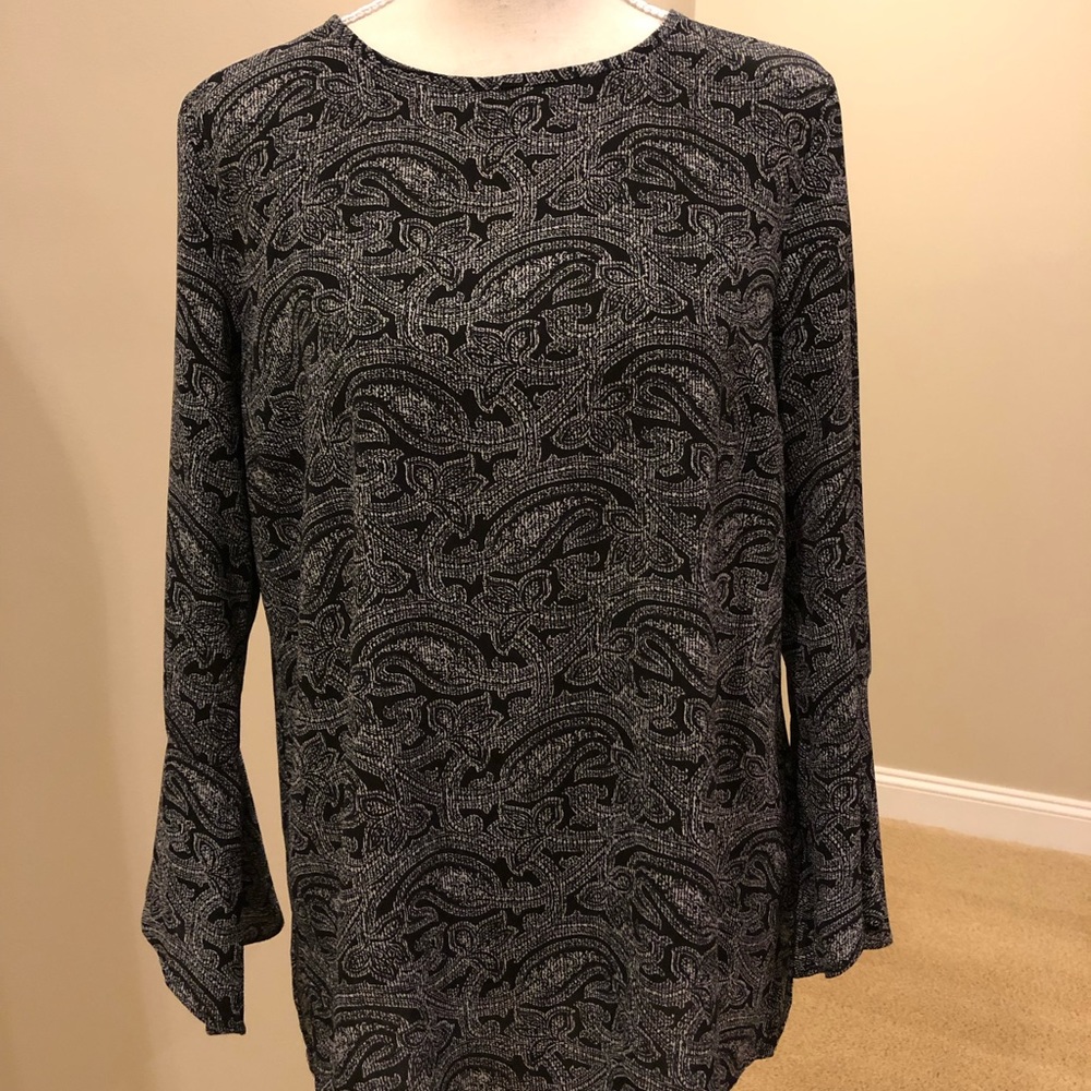 Michael Kors Size M Blouse with Ruffle bell cuffs
FINAL PRICE